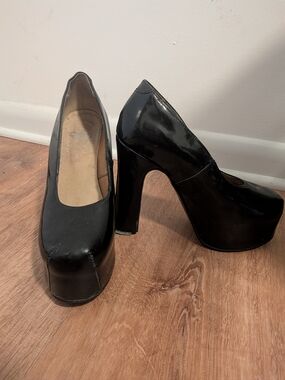 Underground Shoes Black Patent Platform Pumps Cutout Heel Made in England UK 5
